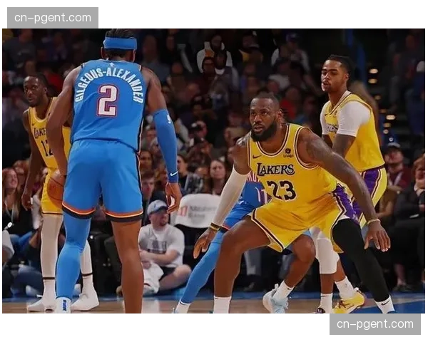 里夫斯摊手吃T事件 技术犯规判罚标准再遭质疑